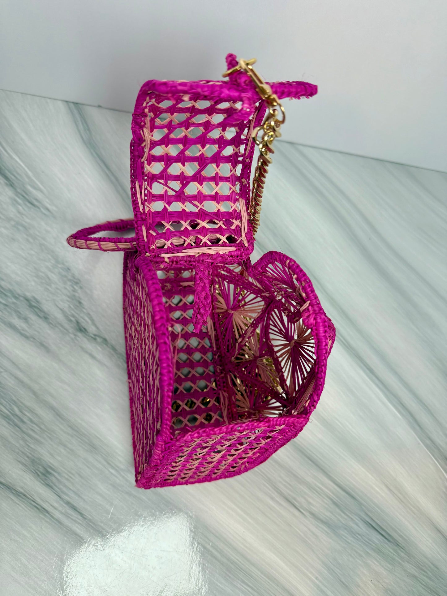 Handmade Iraca Palm Heart-Shaped Bag – Artisan Colombian Handwoven Purse double use strap