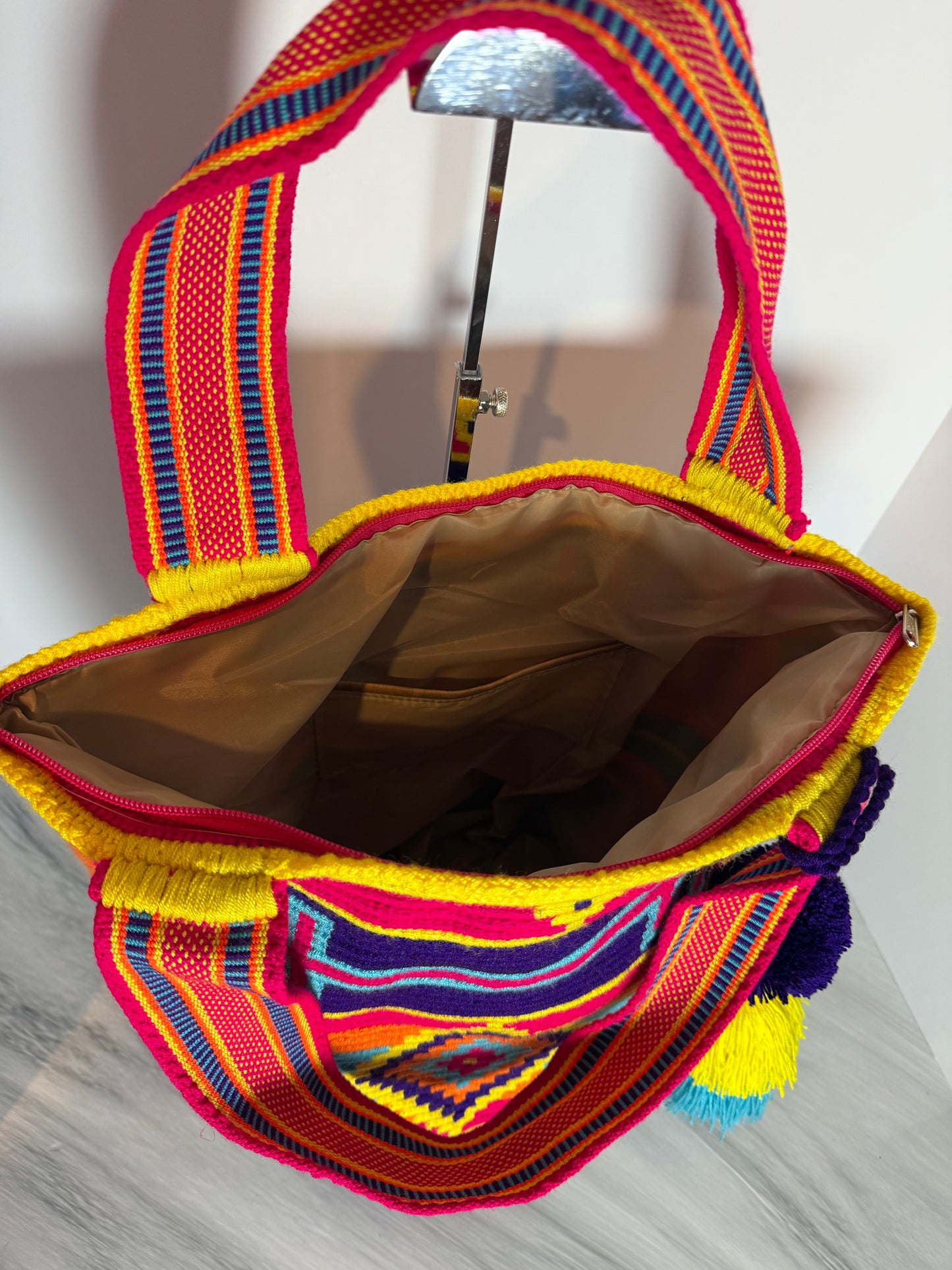 Wayuu XL Handwoven Tote Bag Inner lining, sliding and ornament (pompom)