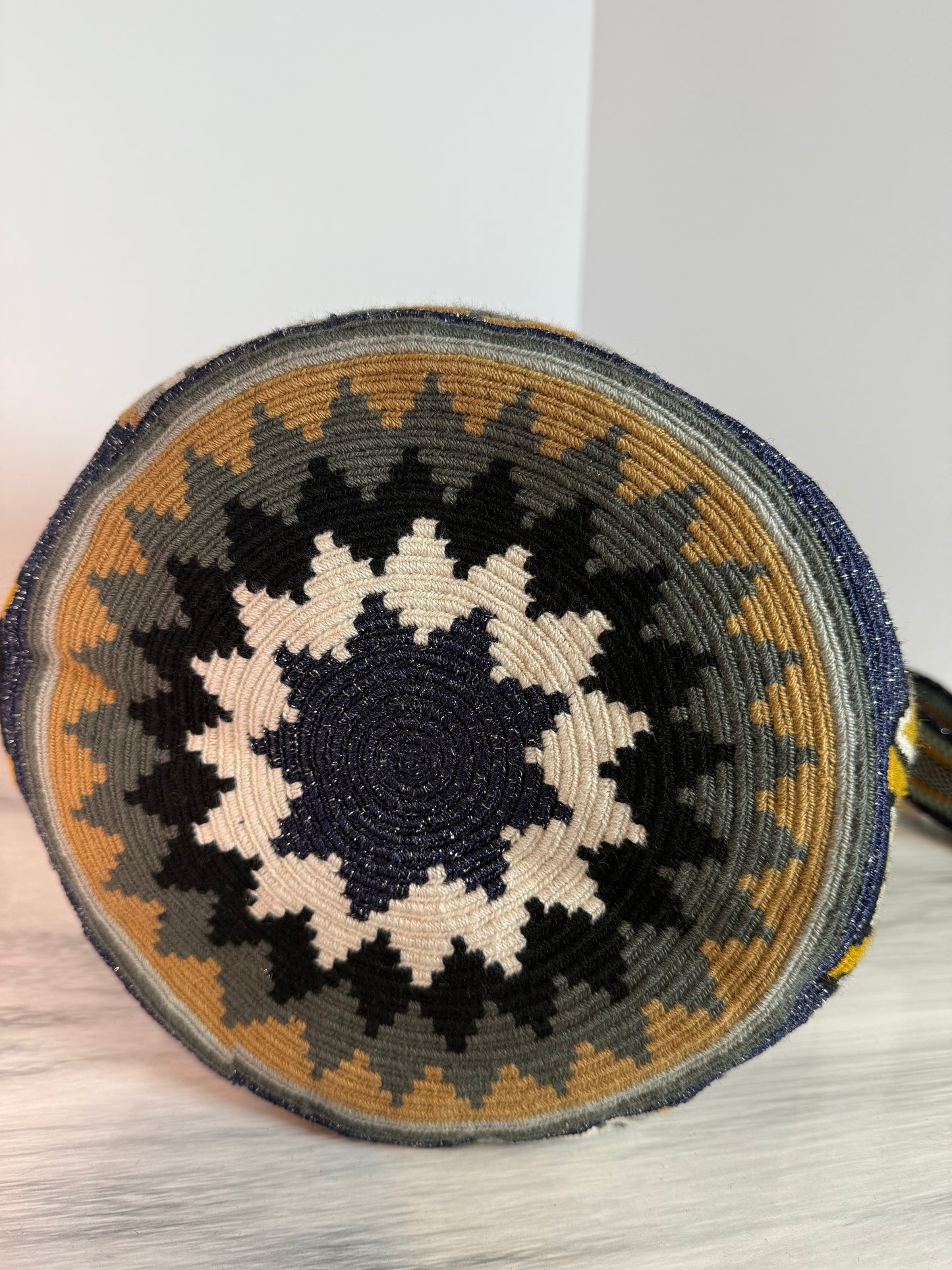 One string Handmade Wayuu special Bag L crossbody strap short and large & braided handle