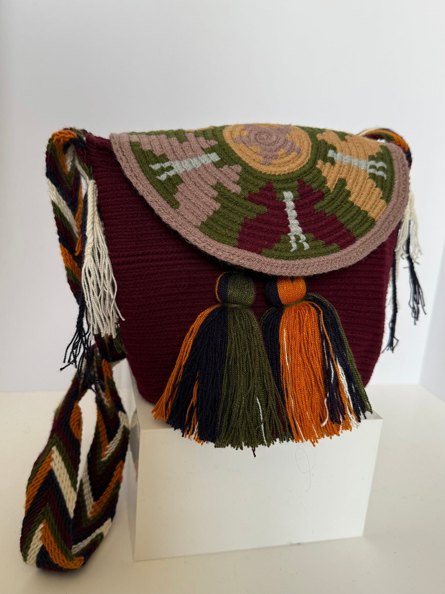 Handmade Wayuu M size with Woven Flap