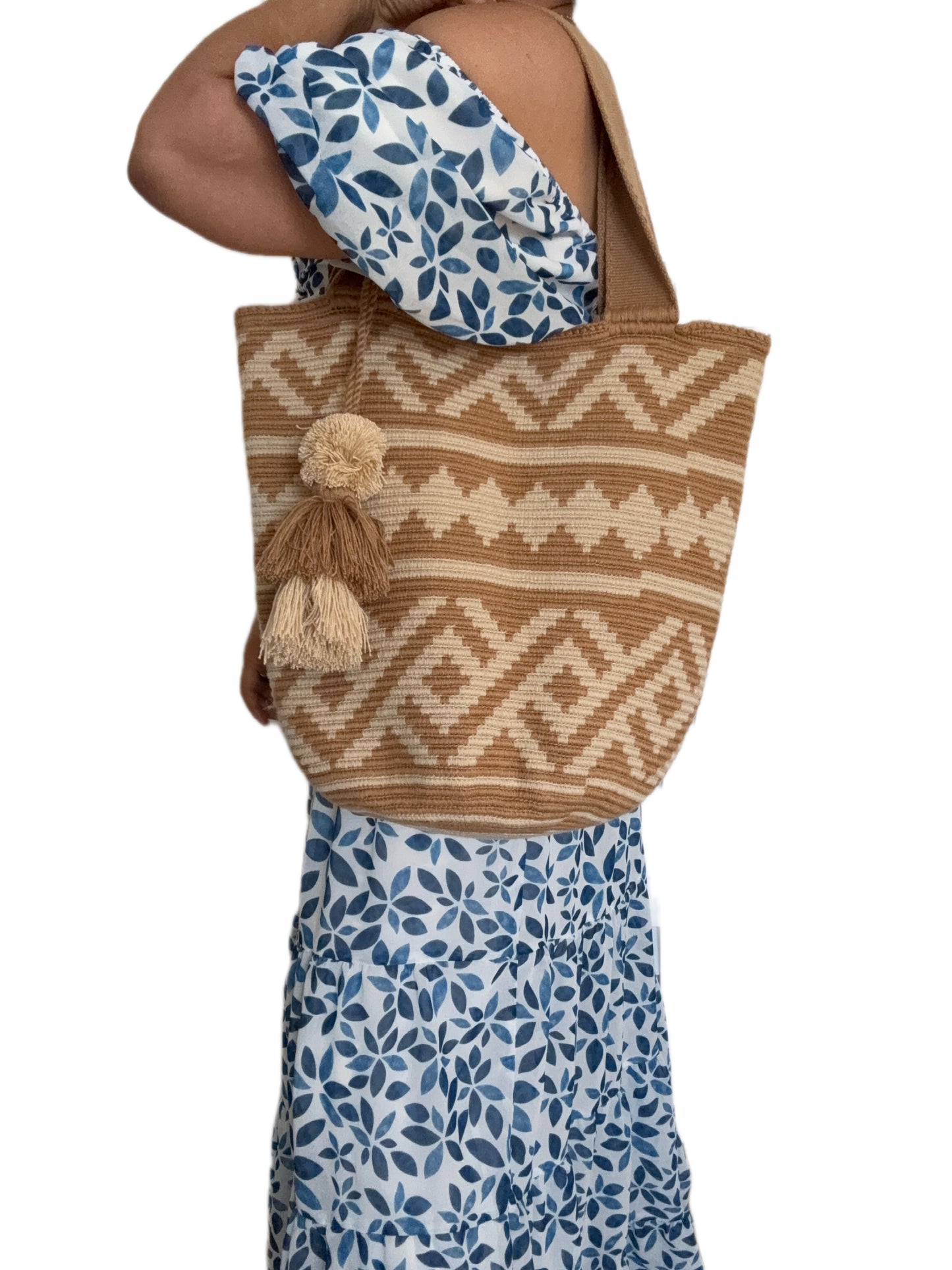 Wayuu XL Handwoven Tote Bag Inner lining, sliding and ornament (pompom)