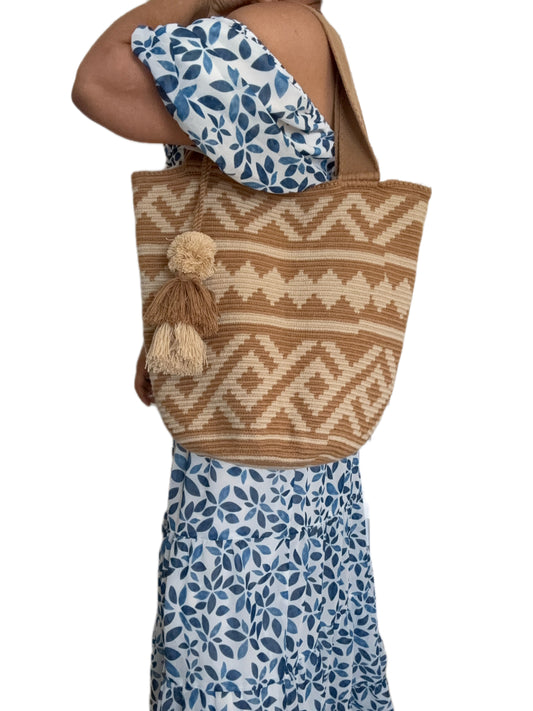 Wayuu XL Handwoven Tote Bag Inner lining, sliding and ornament (pompom)