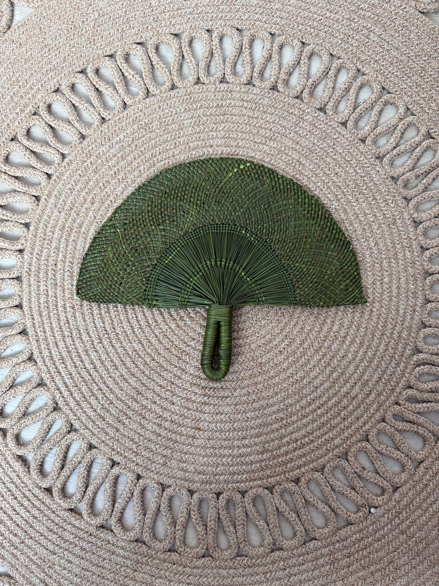 Handmade iraca palm fan - Colombian crafts