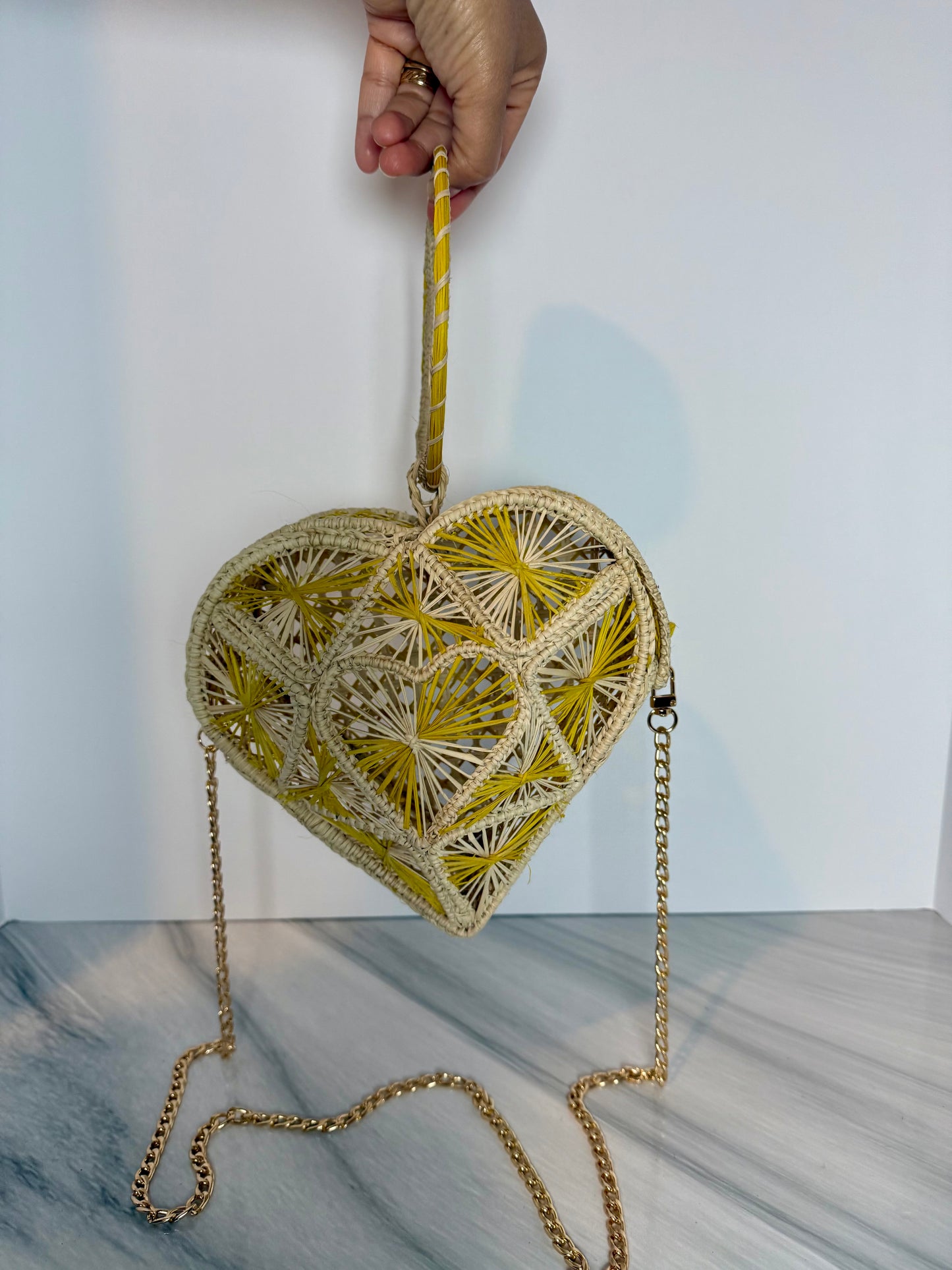 Handmade Iraca Palm Heart-Shaped Bag – Artisan Colombian Handwoven Purse double use strap