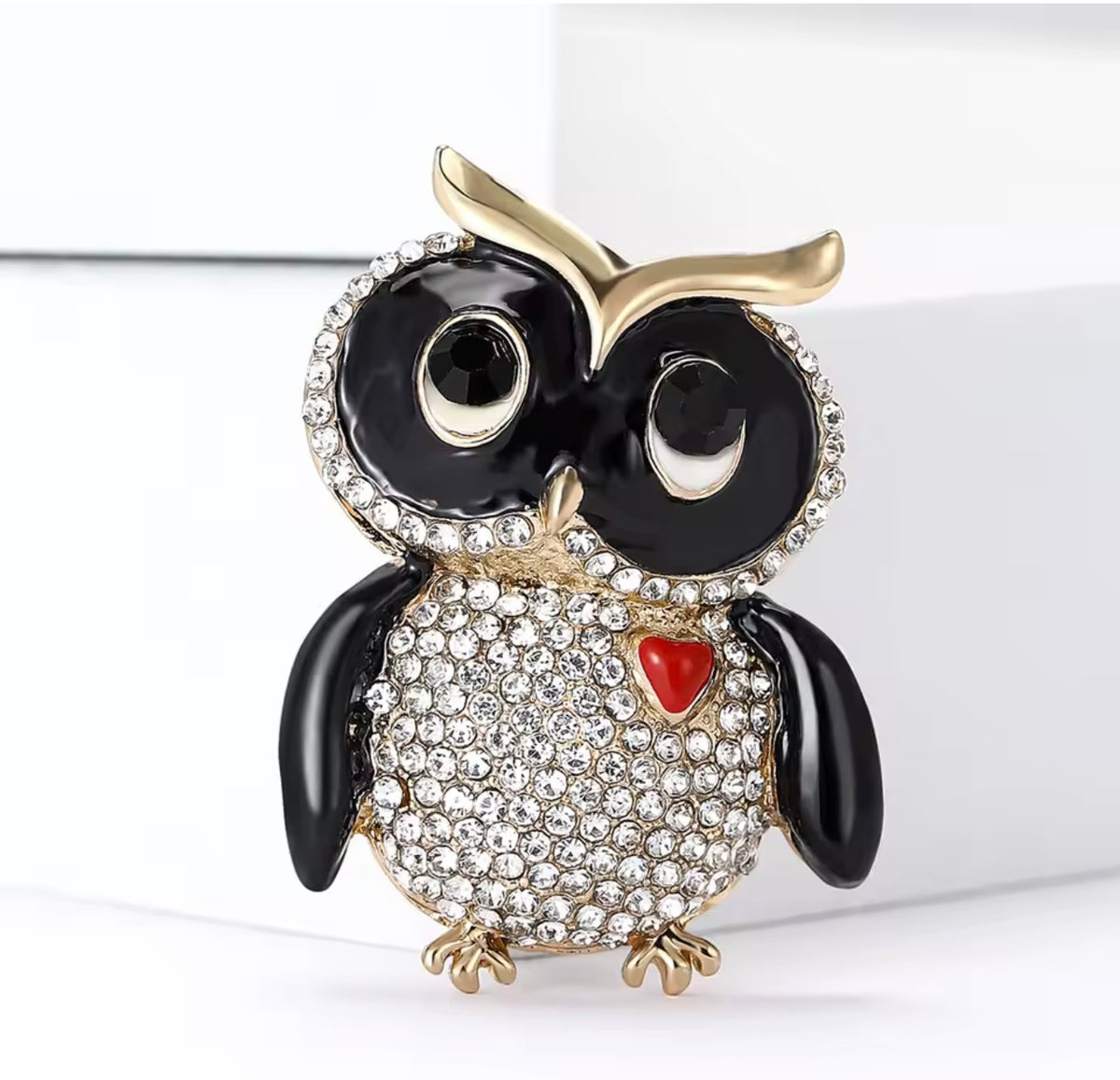 Crystal Brooches for Women – Elegant Statement Jewelry Pins