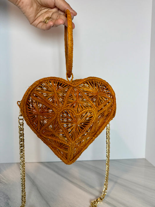 Handmade Iraca Palm Heart-Shaped Bag – Artisan Colombian Handwoven Purse double use strap