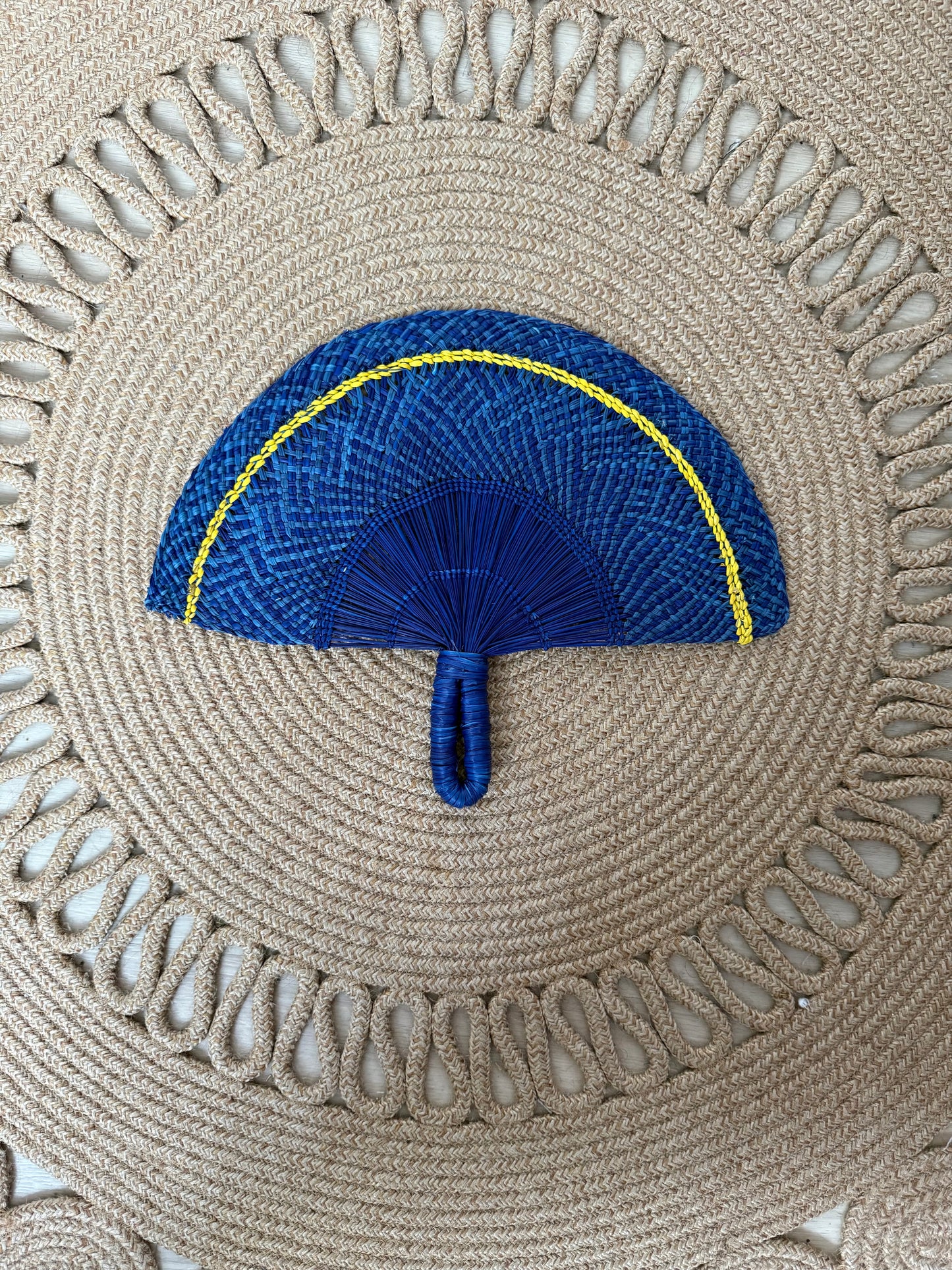 Handmade iraca palm fan - Colombian crafts