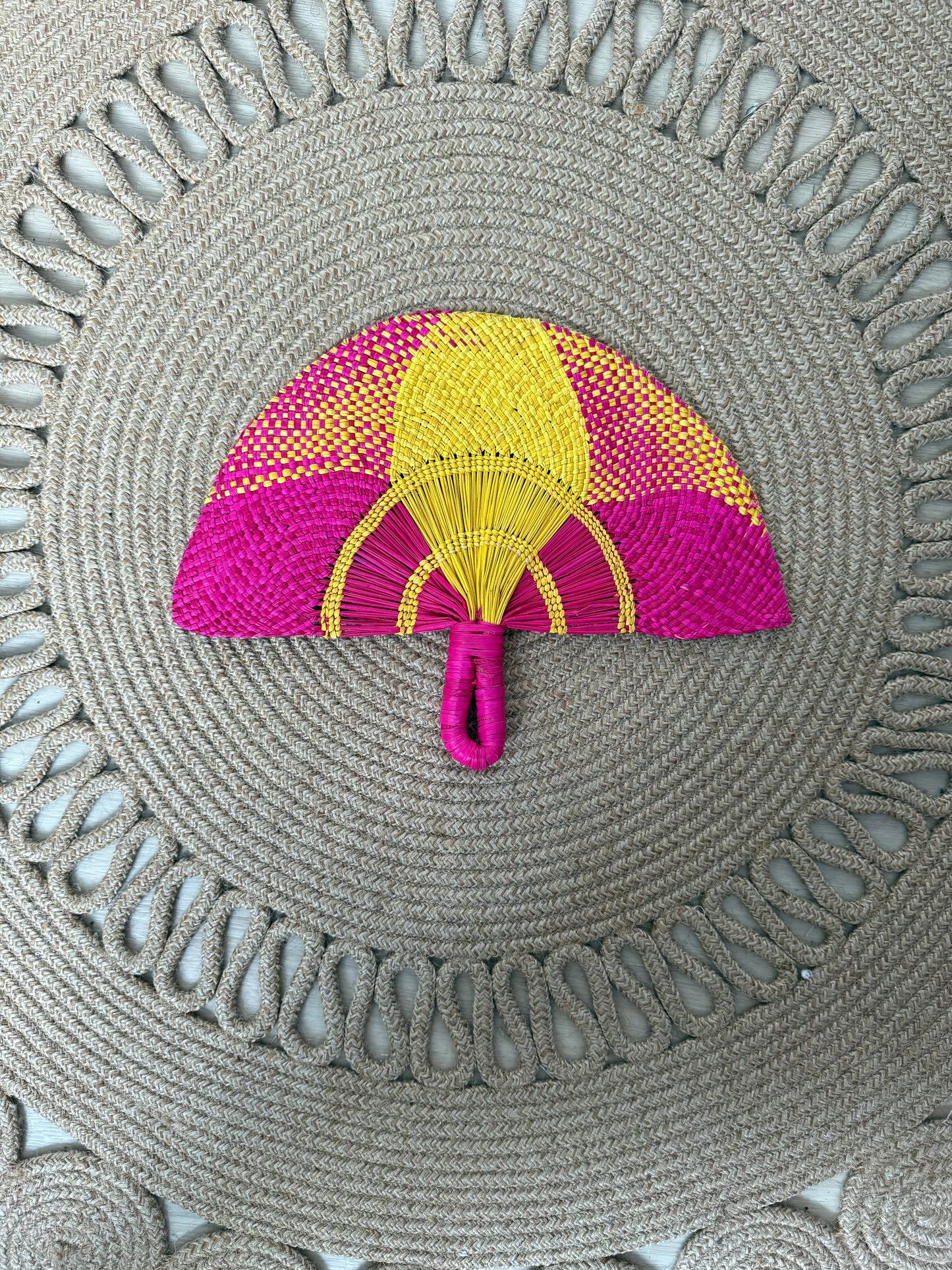 Handmade iraca palm fan - Colombian crafts