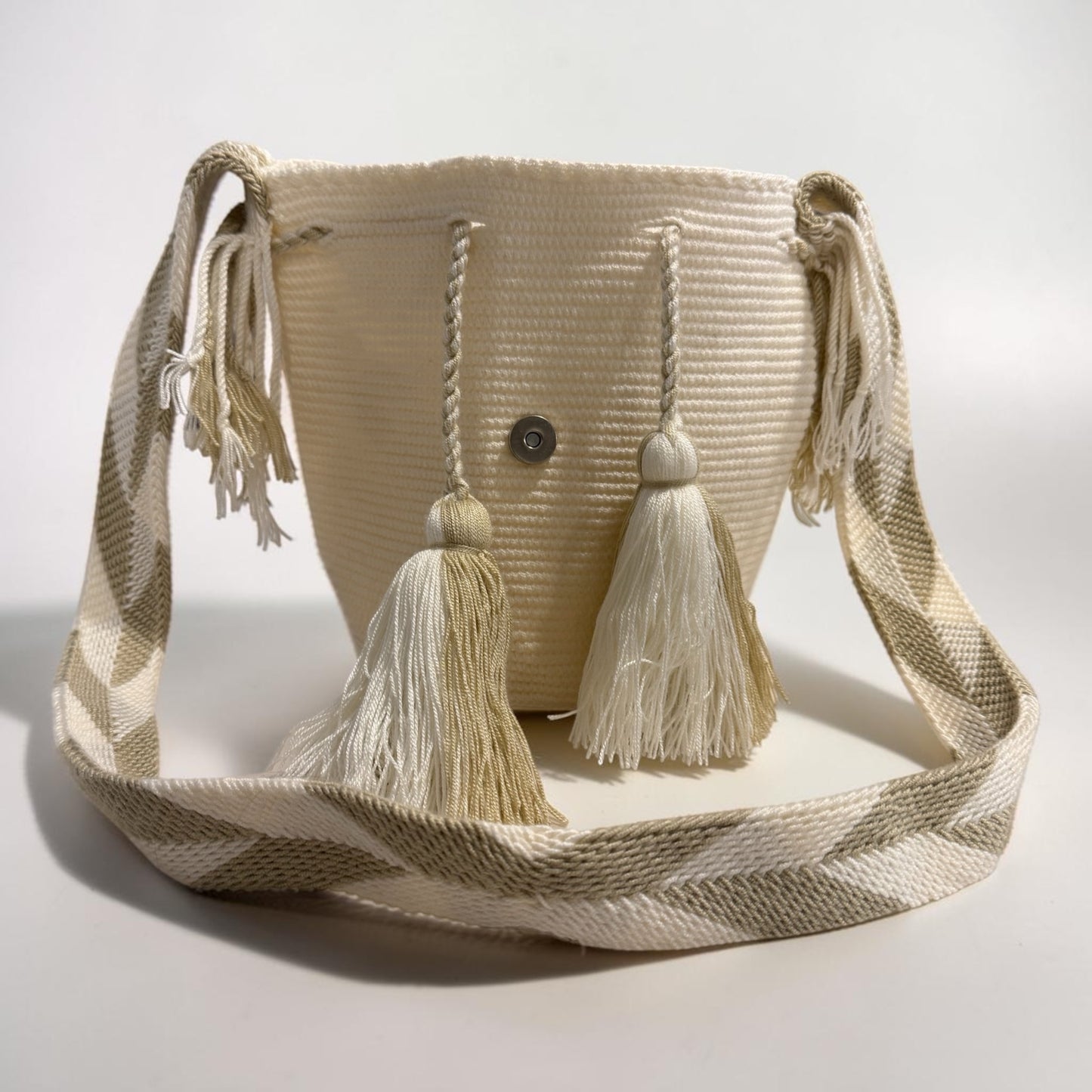 Handmade Wayuu M size with Woven Flap