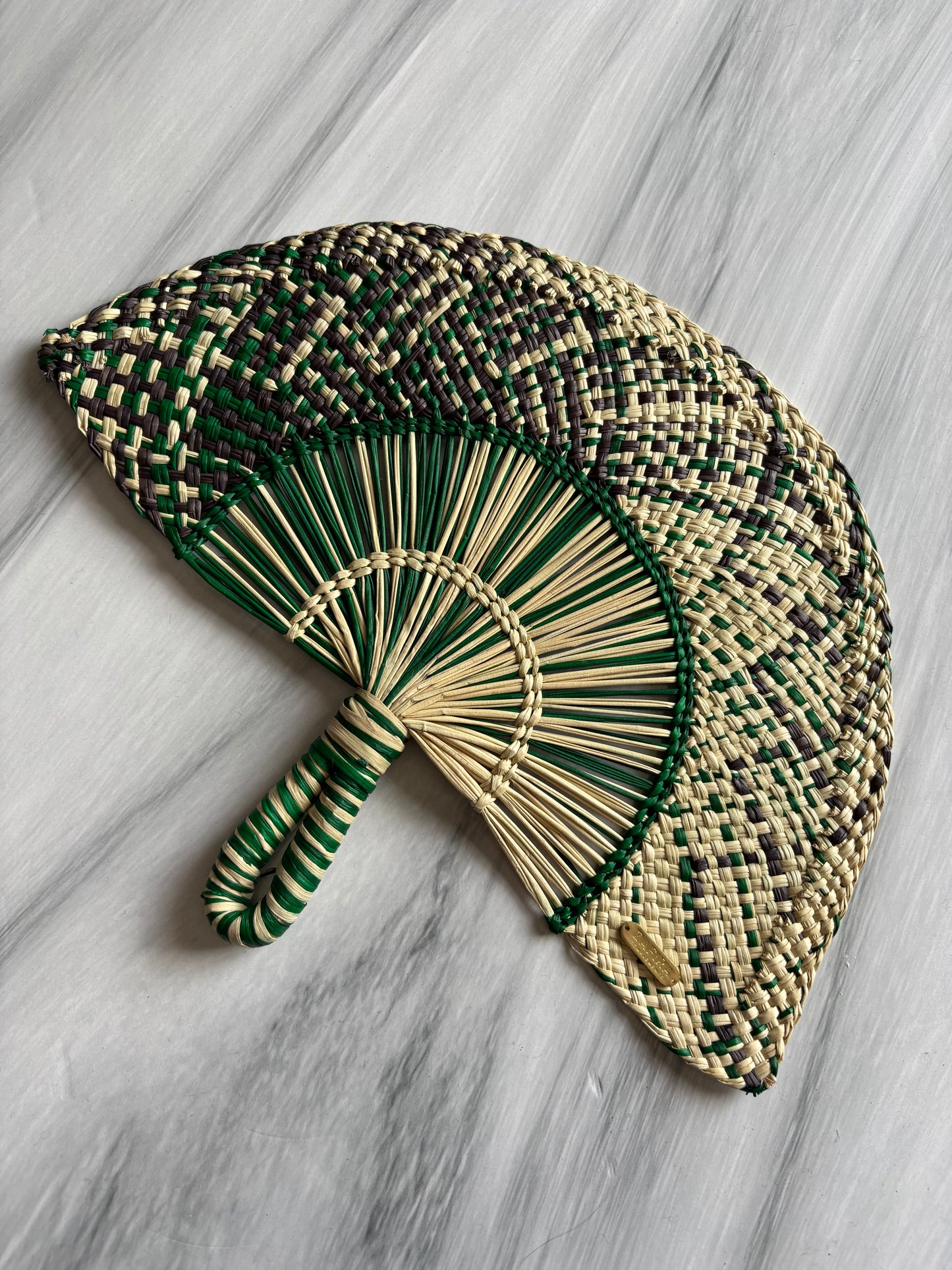 Handmade iraca palm fan - Colombian crafts
