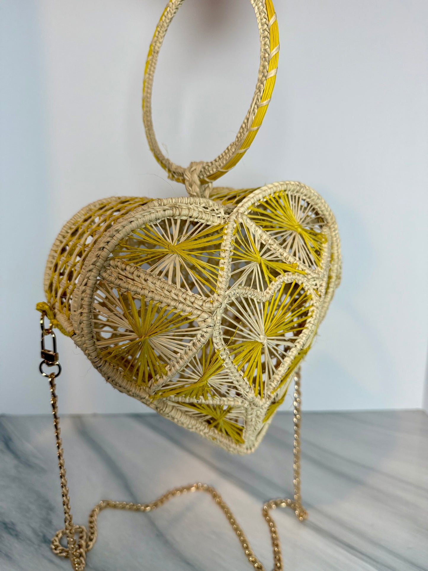 Handmade Iraca Palm Heart-Shaped Bag – Artisan Colombian Handwoven Purse double use strap