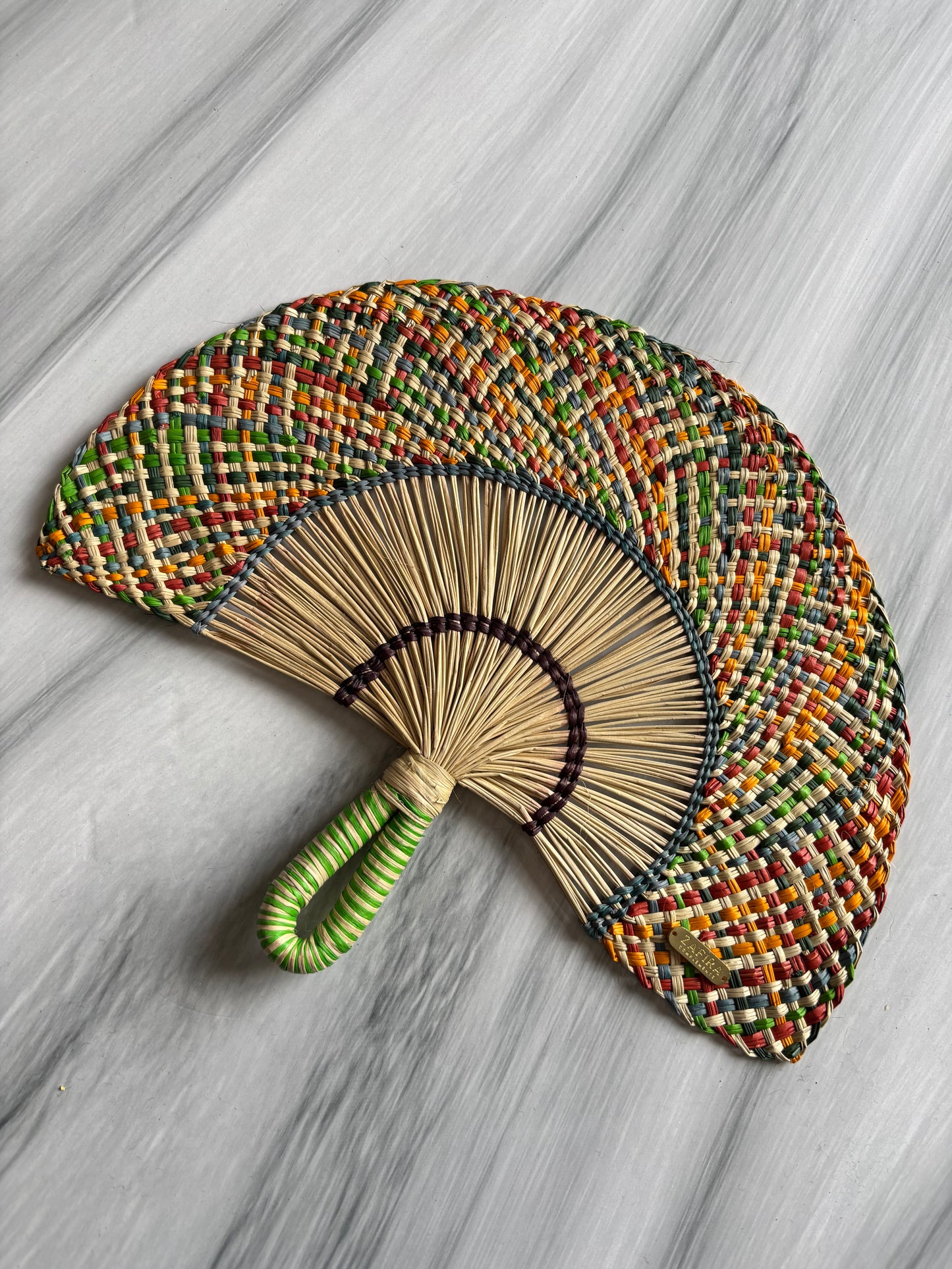 Handmade iraca palm fan - Colombian crafts