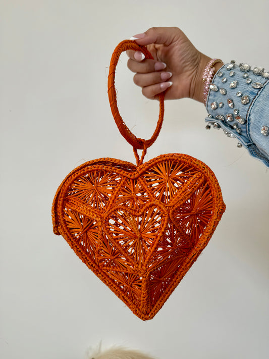 Handmade Iraca Palm Heart-Shaped Bag – Artisan Colombian Handwoven Purse