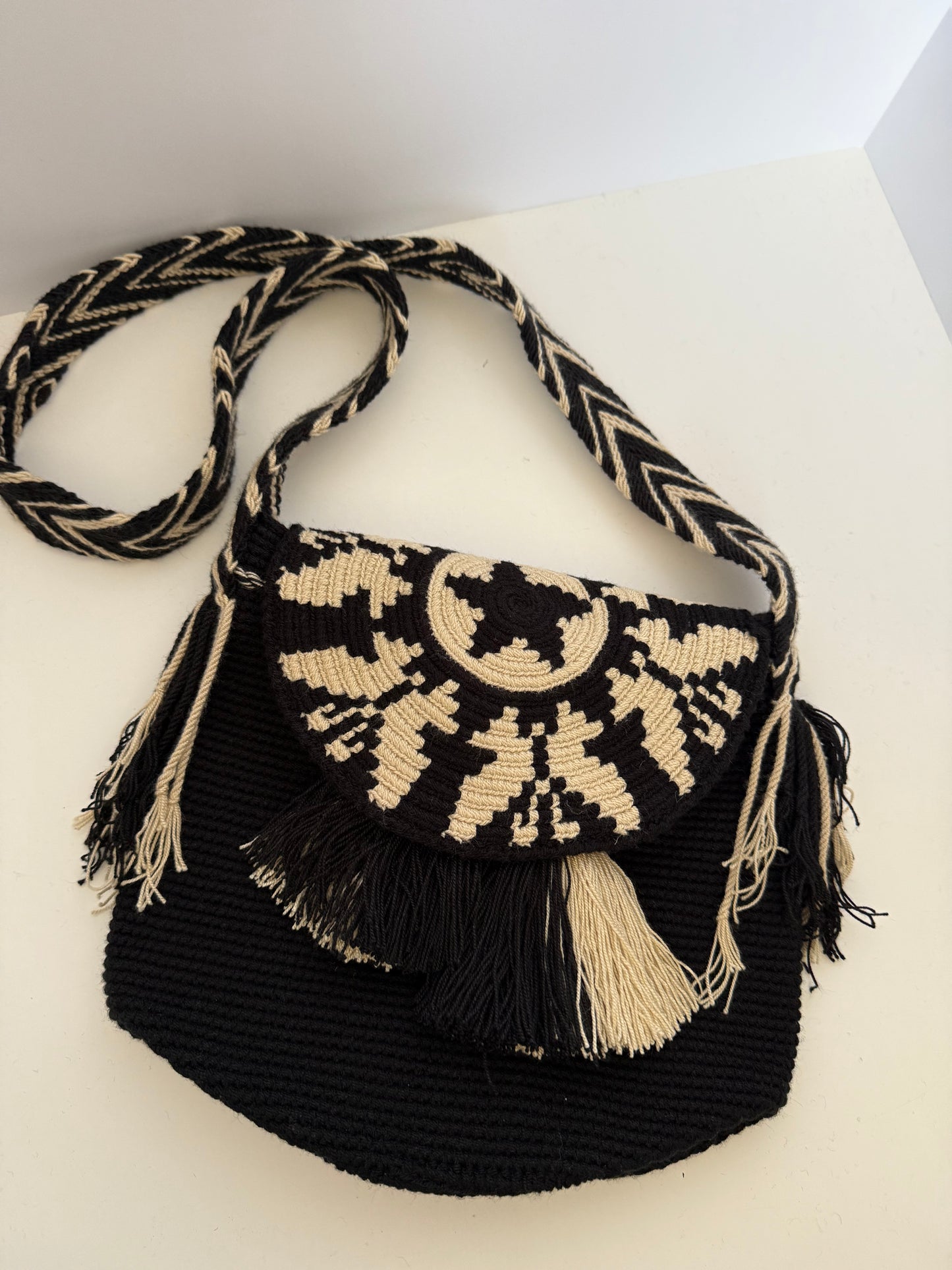 Handmade Wayuu M size with Woven Flap