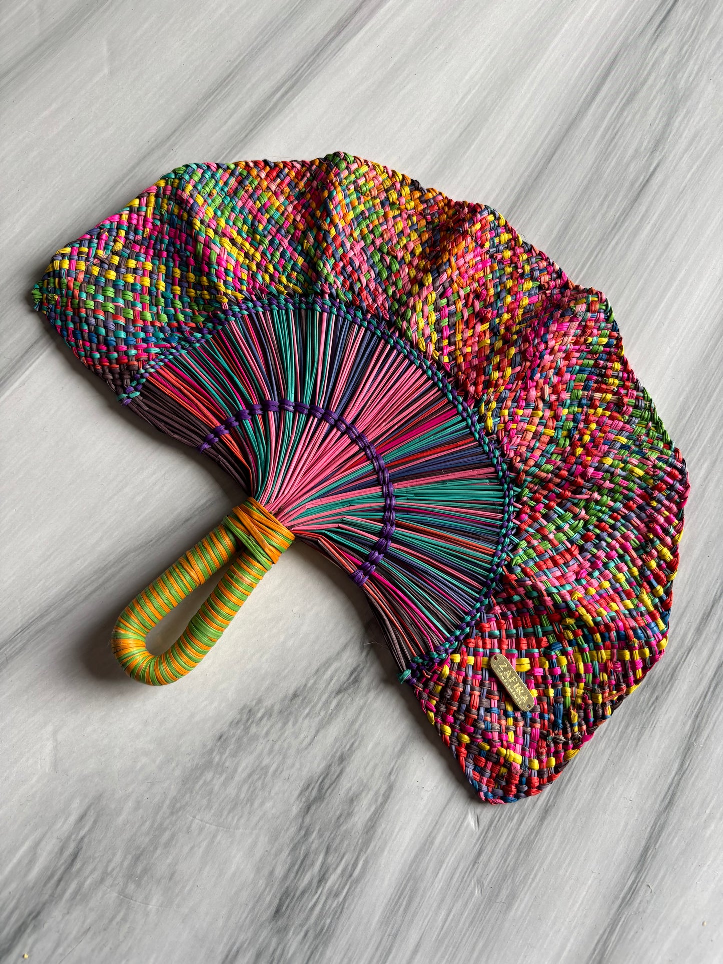 Handmade iraca palm fan - Colombian crafts