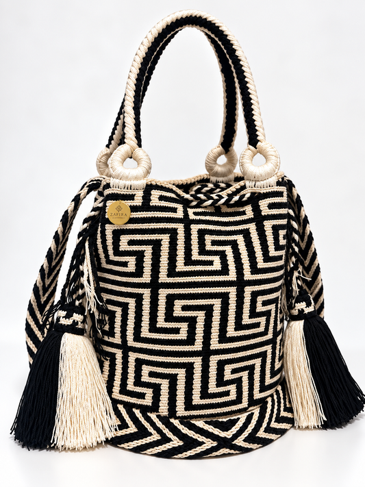 Handmade Wayuu bag medium double strap and traditional design