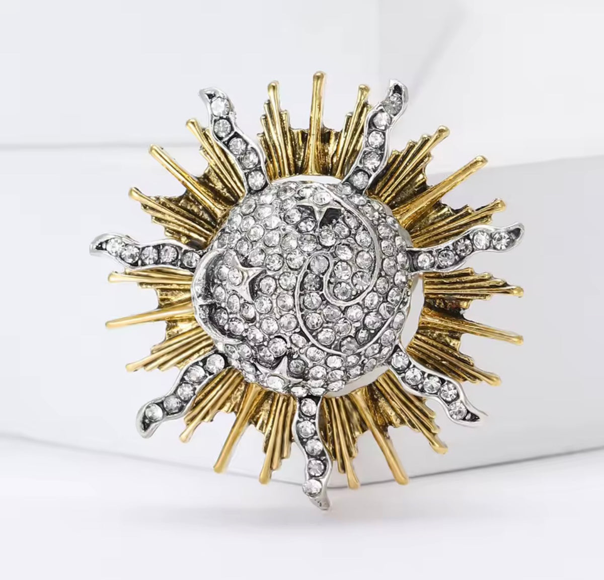 Crystal Brooches for Women – Elegant Statement Jewelry Pins
