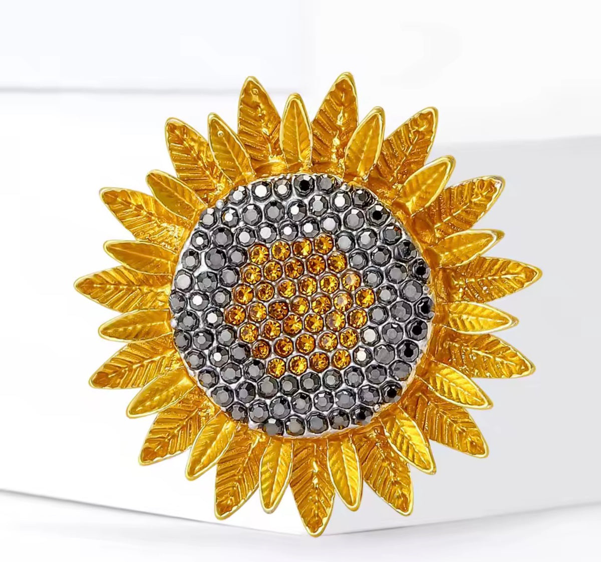 Crystal Brooches for Women – Elegant Statement Jewelry Pins