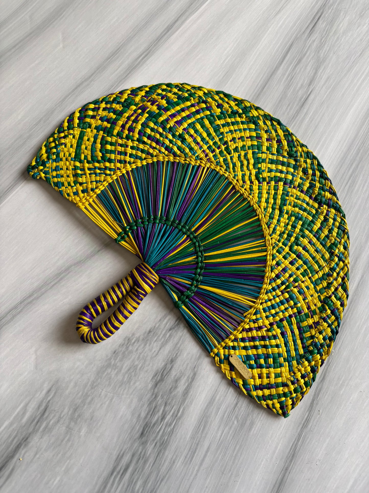 Handmade iraca palm fan - Colombian crafts