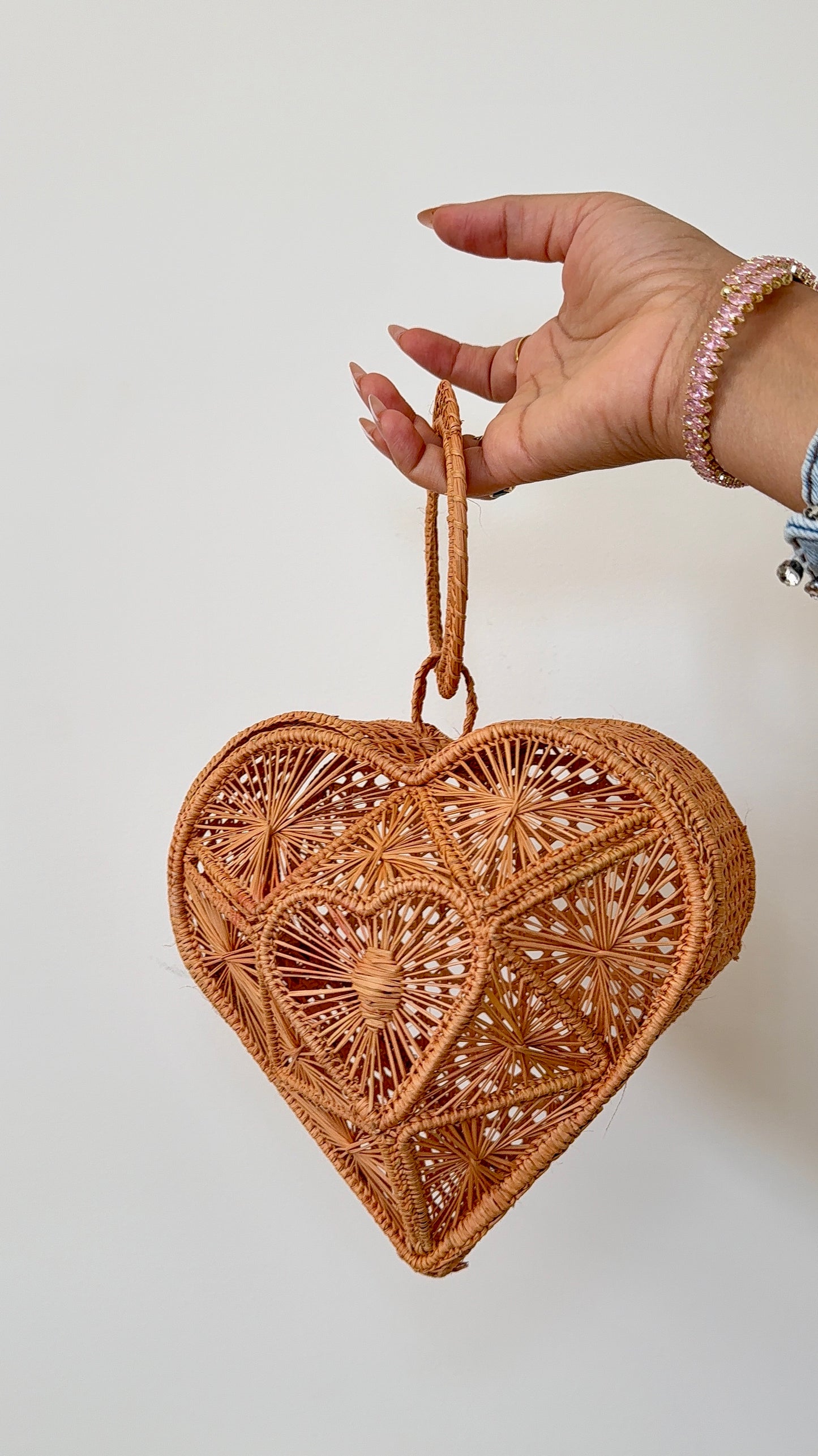 Handmade Iraca Palm Heart-Shaped Bag – Artisan Colombian Handwoven Purse