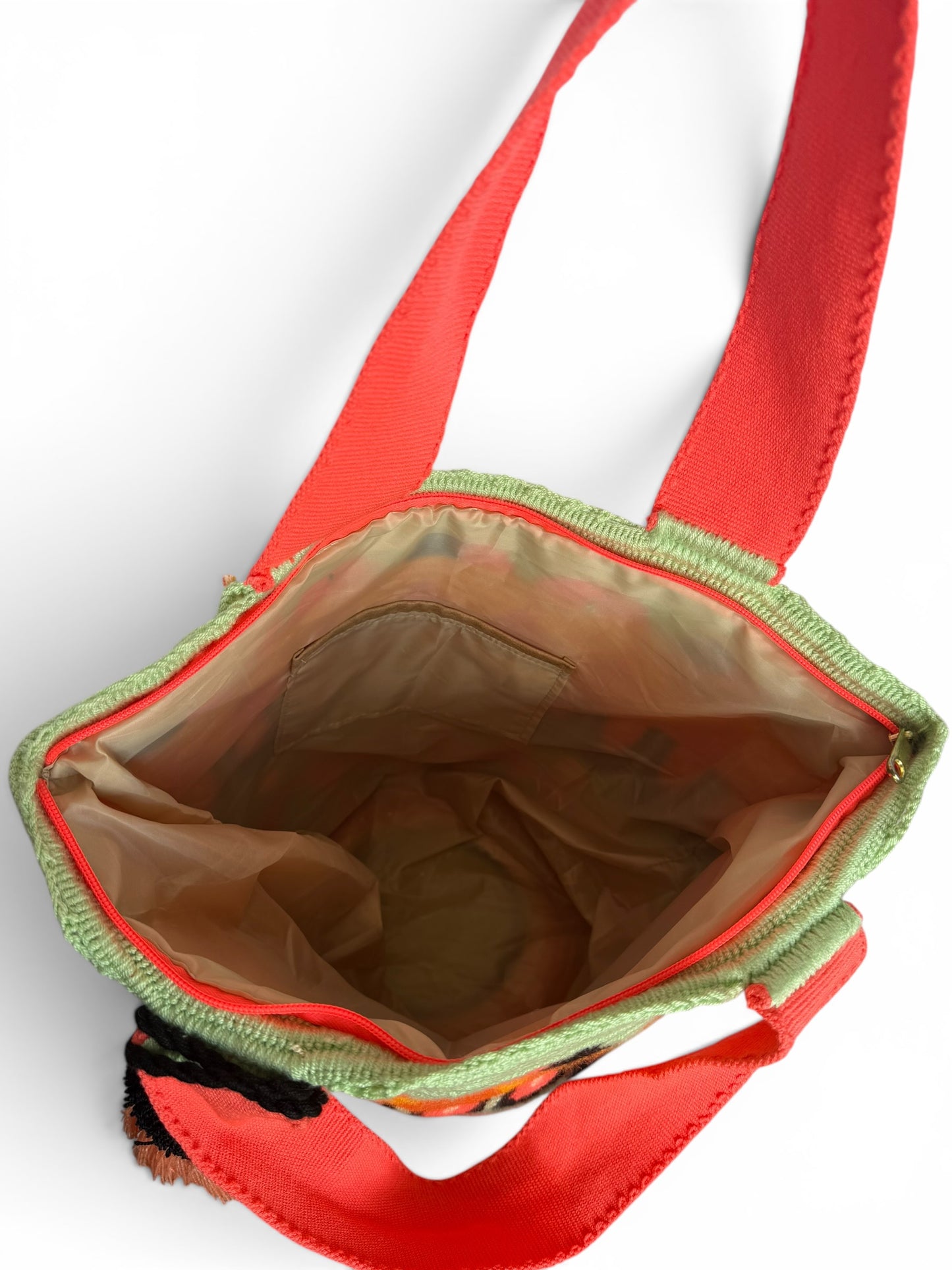 Wayuu XL Handwoven Tote Bag Inner lining, sliding and ornament (pompom)