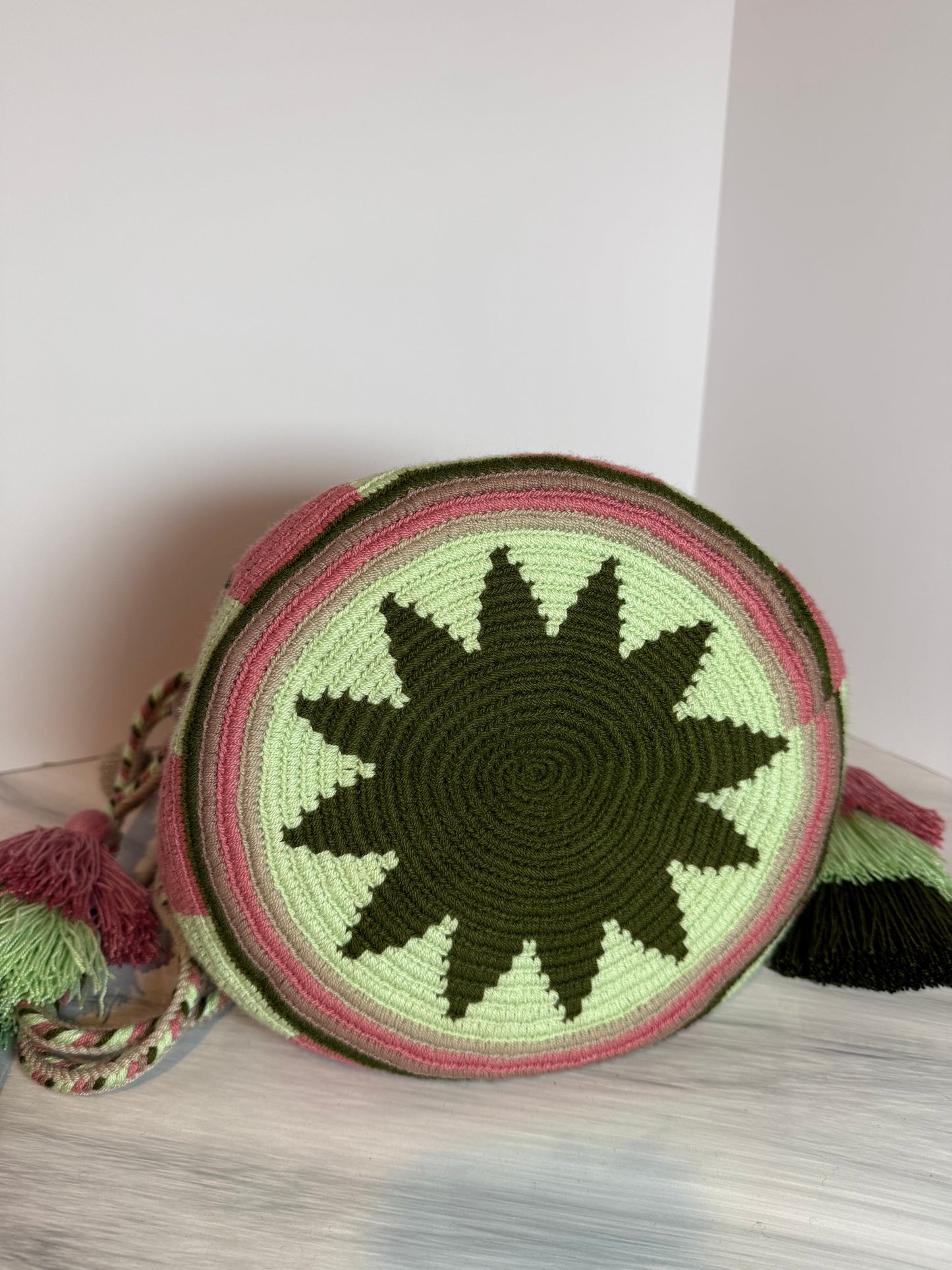 Handmade Wayuu bag with adjustable strap and special design