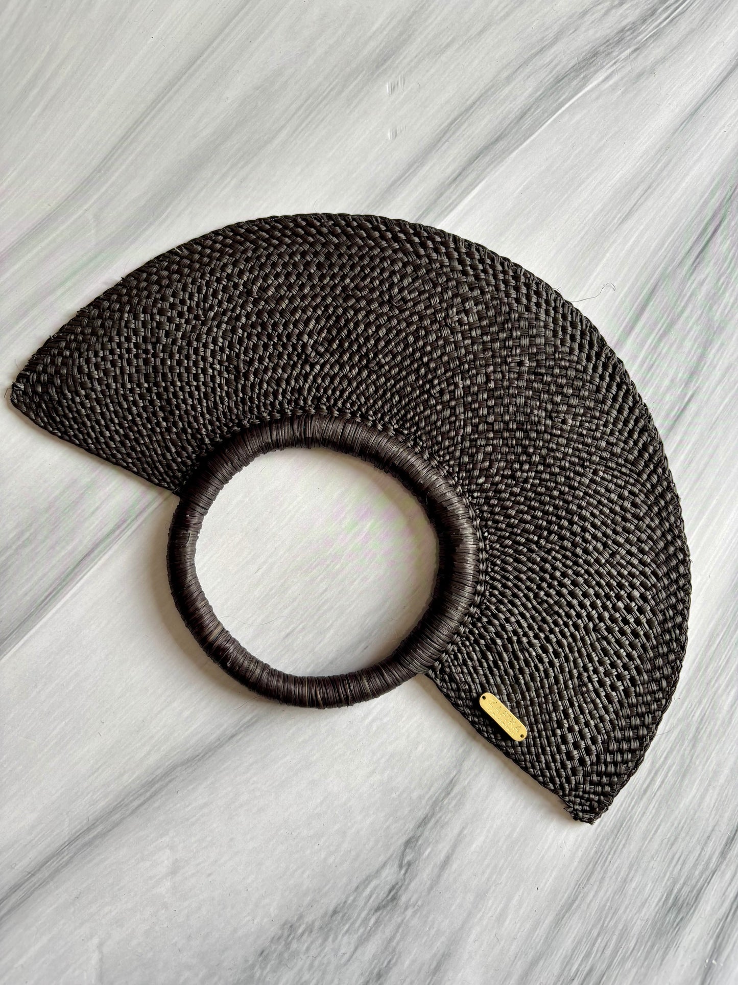 Handmade iraca palm fan - Colombian crafts