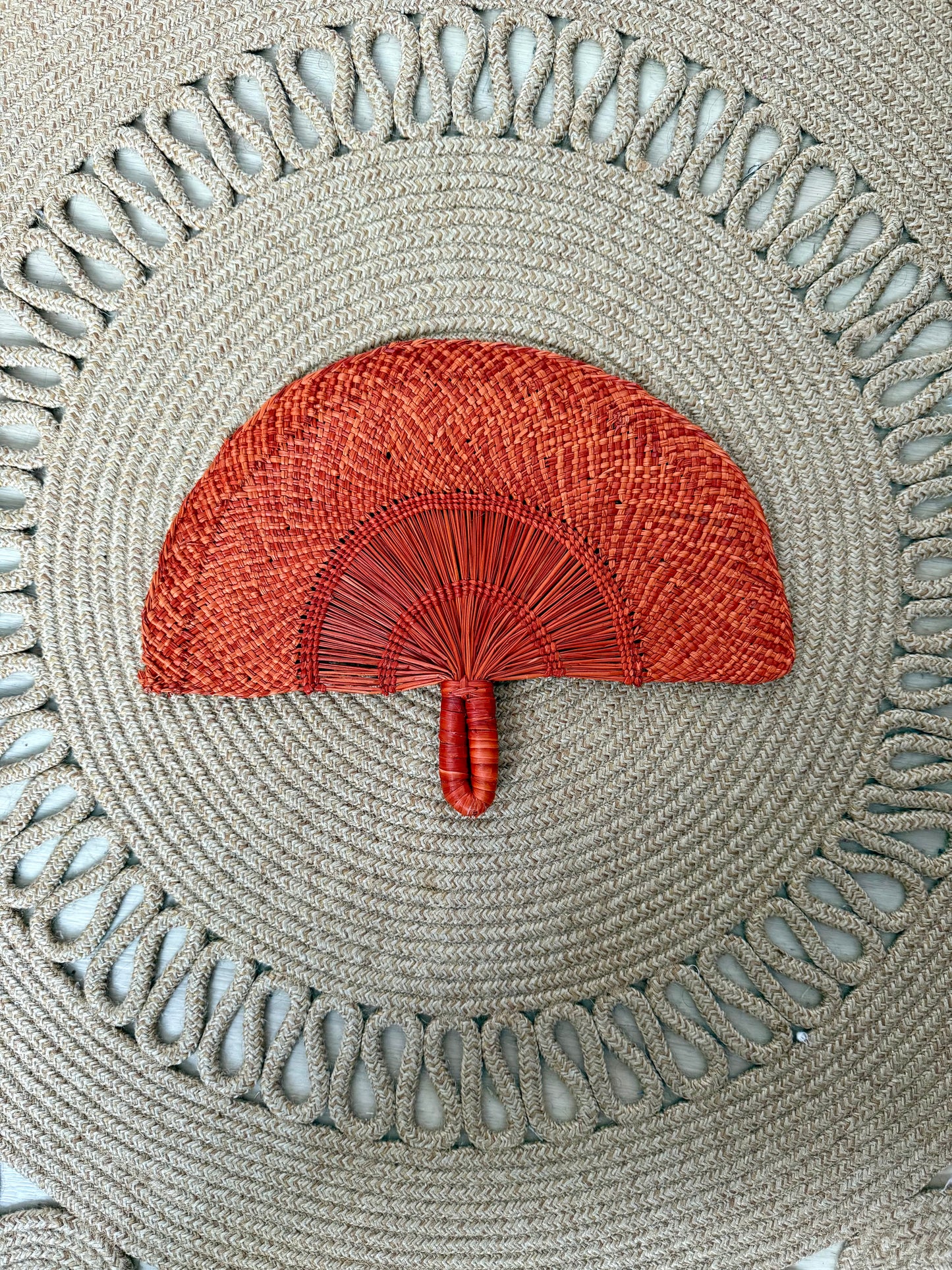 Handmade iraca palm fan - Colombian crafts